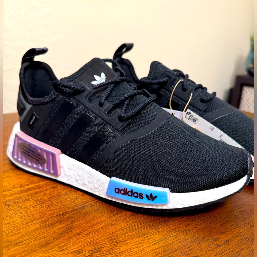 Women’s Adidas NMD_R1 W Sneakers, Size 7